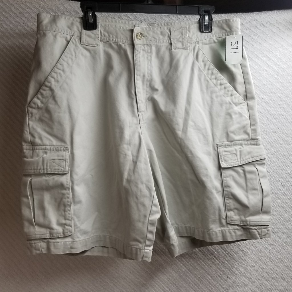 591  Columbia 36w Cargo Shorts